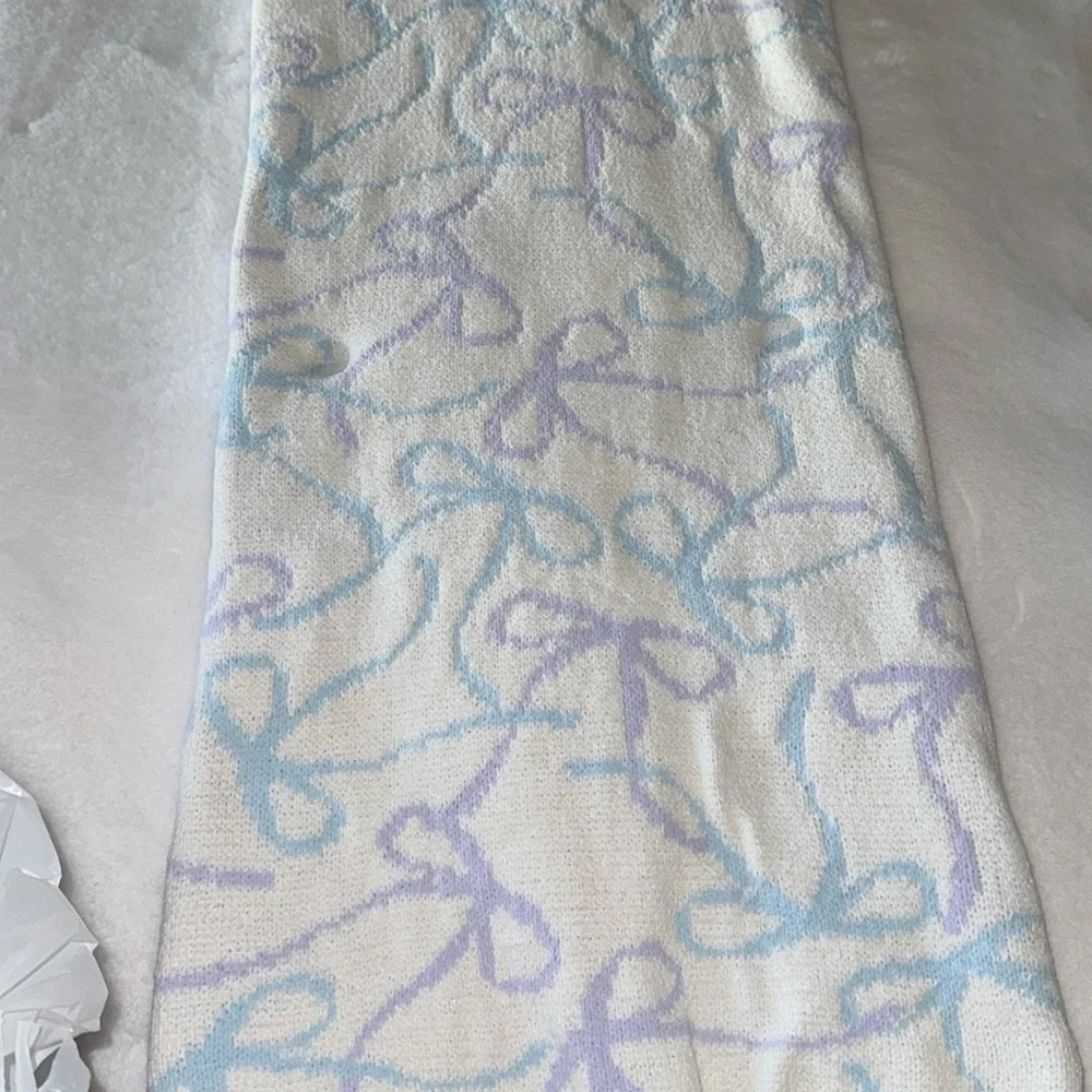 NWT - Envogue Bow ribbon blue and purple Throw